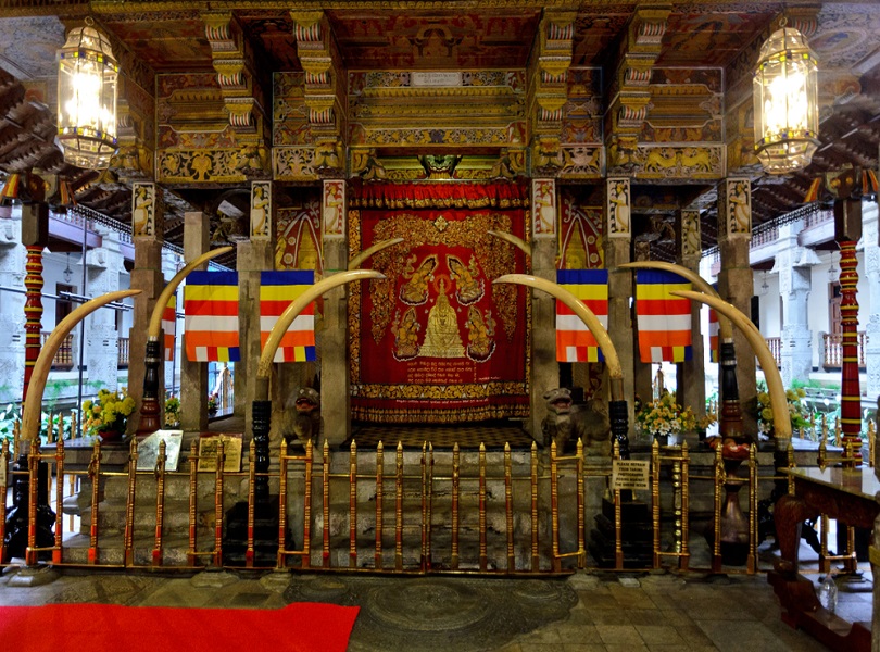 SRI DALADA MALIGAWA (THE TEMPLE OF THE SACRED TOOTH RELICS), KANDY