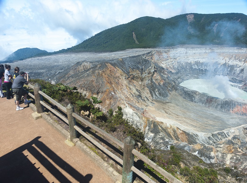 TREK UP VOLCAN POAS
