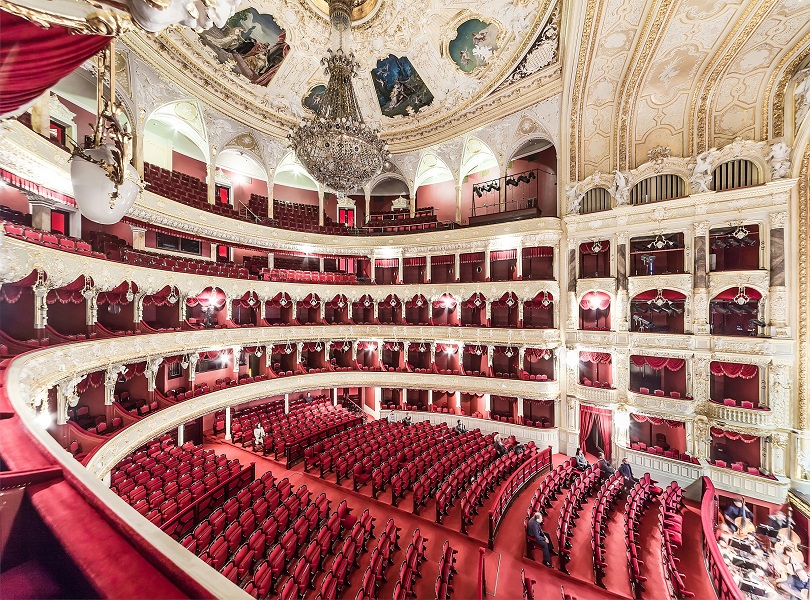 Immerse yourself in the Teatro Regio